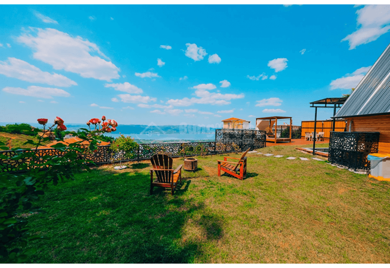 Sakarya Sapanca’da doğa içinde, jakuzili, şömineli ve havuzlu lüks bungalovlarda huzurlu, konforlu ve sürdürülebilir bir konaklama deneyimi BungaRise’da.